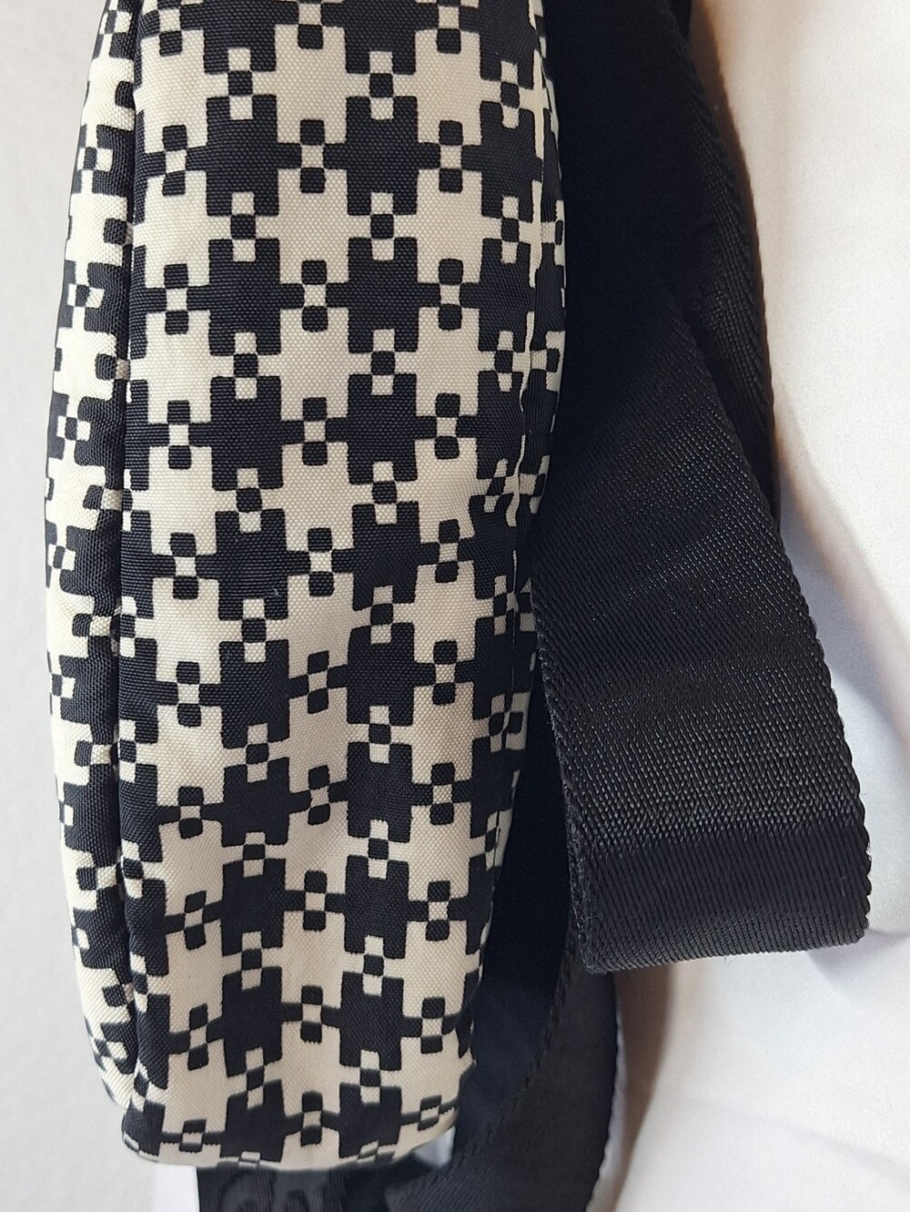 BAGGU Camera Crossbody Black White Pixel Gingham Check Rare HTF Discontinued - Picture 3 of 7